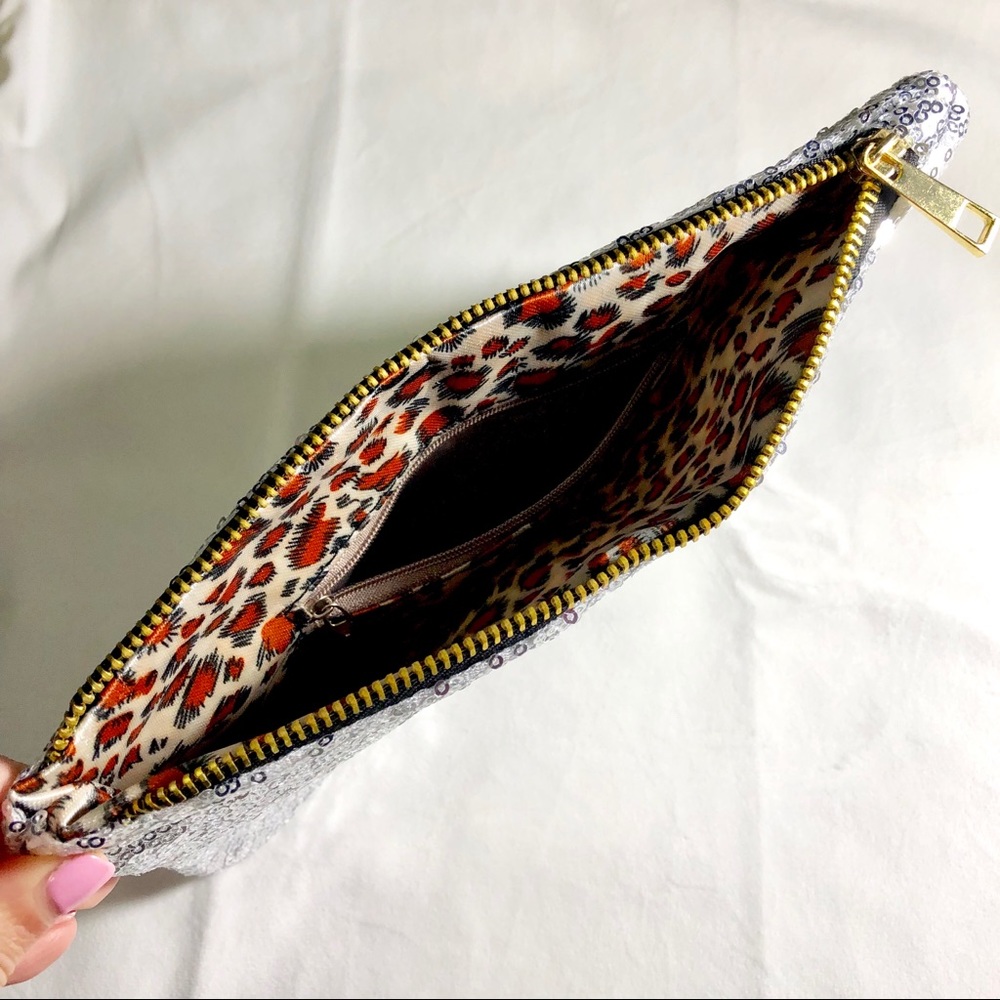 NEW! Silver sequin pouch - Picture 5 of 5